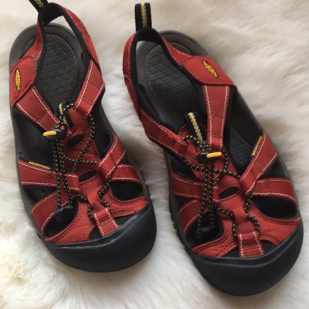 KEEN WOMEN SANDALS SIZE 6.5